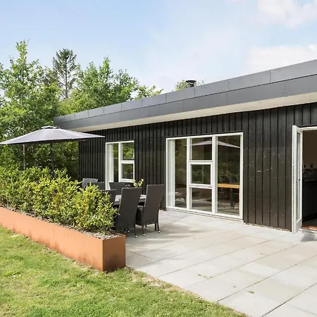 Holiday home 5 Bedroom Lovely In Hojslev