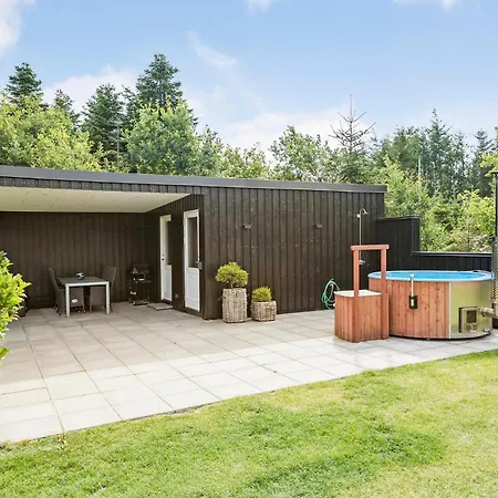5 Bedroom Lovely In *