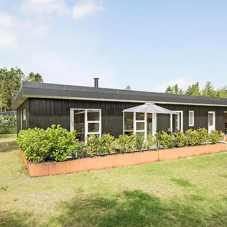 בית נופש 5 Bedroom Lovely In *