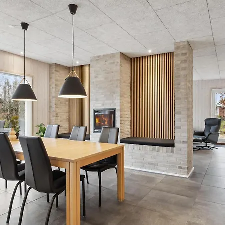 5 Bedroom Lovely In Holiday home *