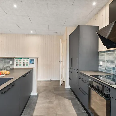 בית נופש 5 Bedroom Lovely In