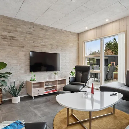 בית נופש 5 Bedroom Lovely In Højslev
