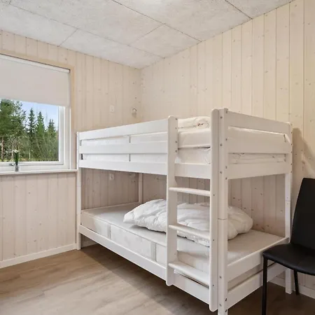 Holiday home 5 Bedroom Lovely In Hojslev