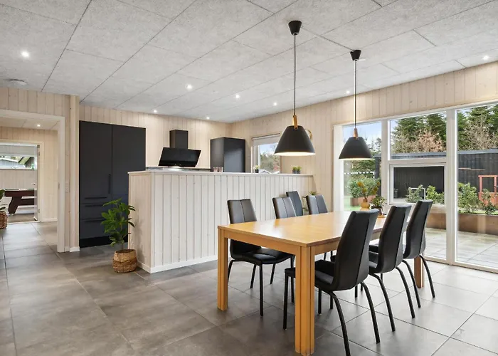 5 Bedroom Lovely In * Hojslev