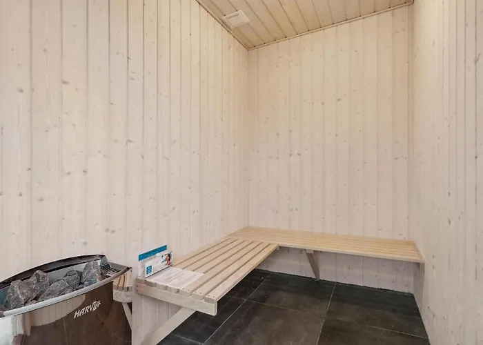5 Bedroom Lovely In Hojslev