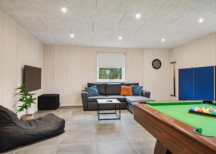 Holiday home 5 Bedroom Lovely In Hojslev