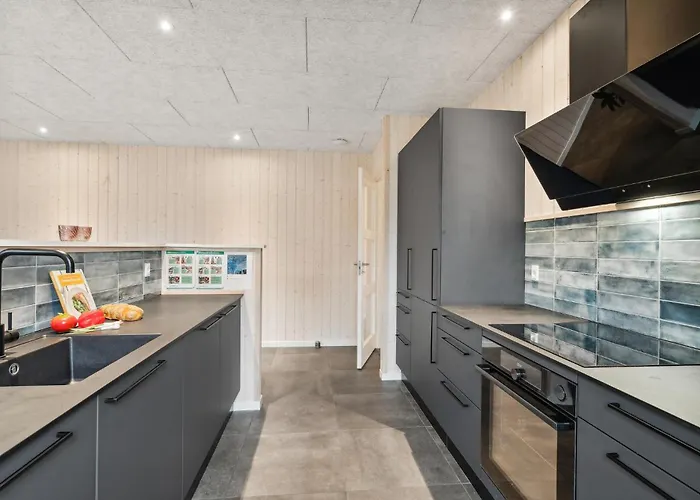 Holiday home 5 Bedroom Lovely In