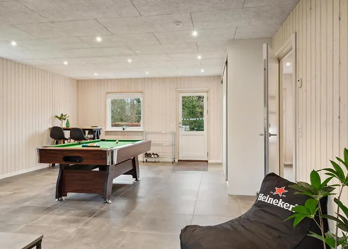 5 Bedroom Lovely In Hojslev