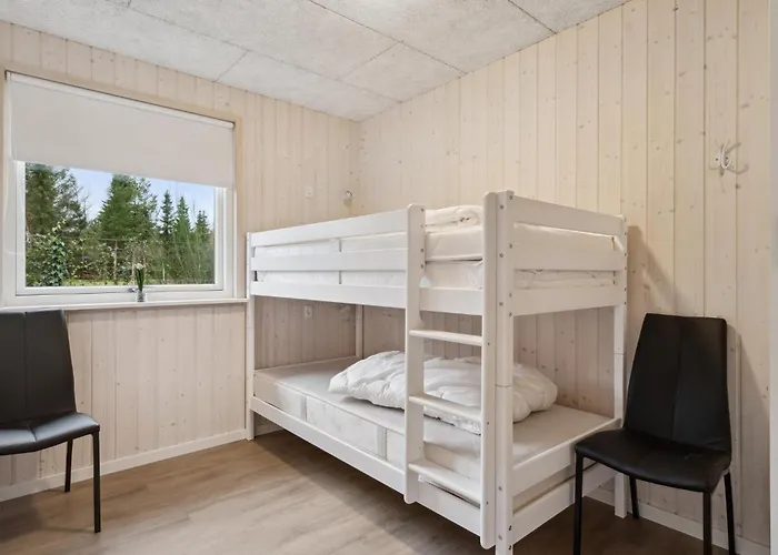 Holiday home 5 Bedroom Lovely In Hojslev